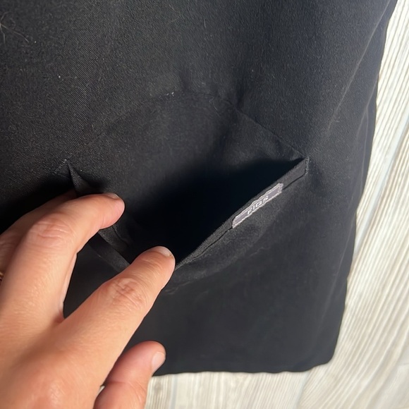 FIGS Technical Collection Womens Scrub Top Black, 2 Pockets Style Size XL - Picture 5 of 7